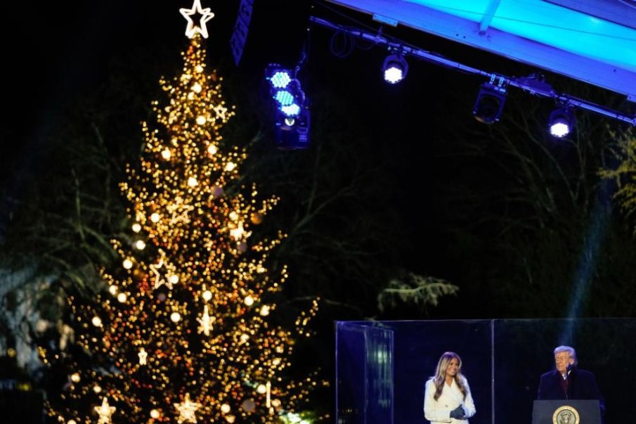 Мелания Тръмп запали светлините на коледното дърво до Белия дом (ВИДЕО)
