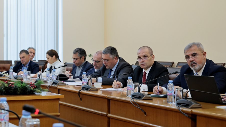 Вицепремиерът Караджов: Законът за обществения транспорт ще бъде доразвит с приноса на общини, превозвачи и потребителски организации