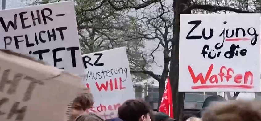 Хиляди ученици в Германия излязоха на протест срещу закона за казармата