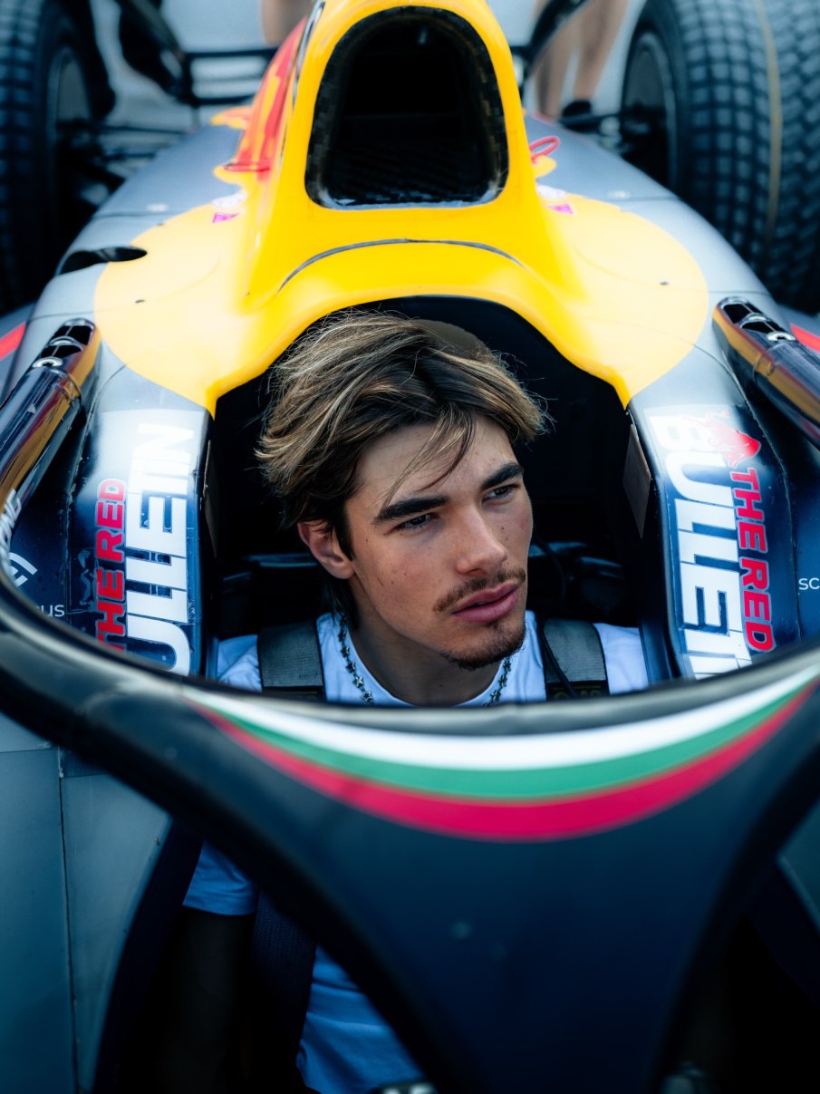 УСПЕХ НАВРЪХ НИКУЛДЕН: Никола Цолов е в ТОП 3 на Формула 2