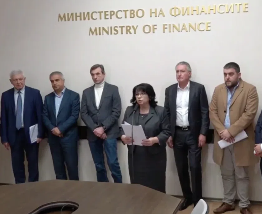 ОТ ПОСЛЕДНИТЕ МИНУТИ: Министерството на финансите е на финалната права с коригирания проектобюджет - ето кога влиза в парламента