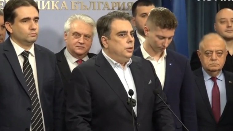 ПРОВОКАЦИИТЕ ПРОДЪЛЖАВАТ! ППДБ внесоха вот на недоверие. Кокорчо изкука, крещи по журналисти и плаши властта с още по-голям протест