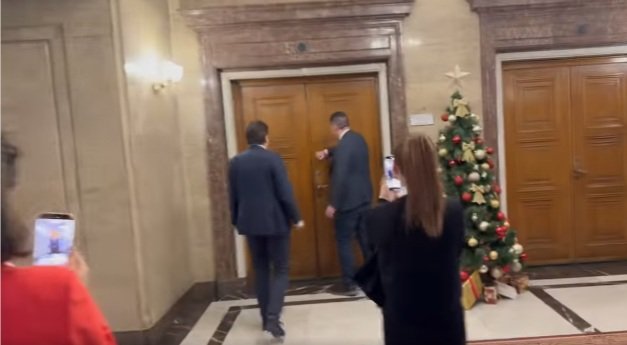 Децата на БКП и ДС пак наднигнаха глас - кръвта вода не става