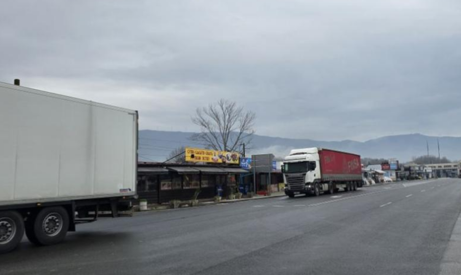 Преустановено е движението на камиони през „Кулата-Промахон“