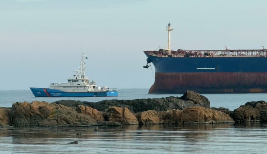 Изтеглянето на закъсалия край Ахтопол танкер ще струва 1,2 млн. лева