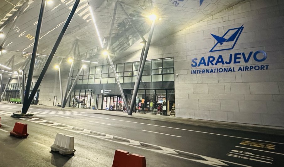 Бомбена заплаха на летището в Сараево, евакуираха служители и пътници