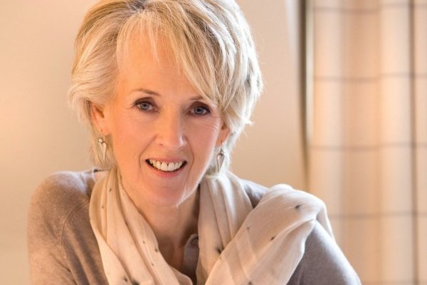 Почина британска писателка, автор на семейни саги