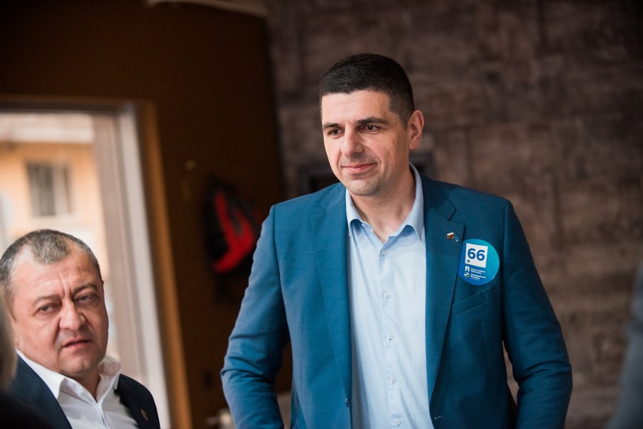 МРЕЖАТА ПЛАМНА след заплахите на Мирчев: Не посмя да пипне Бойко по ушетата, шамари ще му раздава! Да спре оземпика, че в ГЕРБ има половин дузина спецове по азиатски бойни изкуства