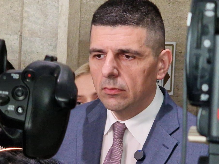 СИНИ ПАРТИЗАНИ! Култови въпроси към побойника Мирчев: Сам ли ще се бие с Пеевски и Борисов, или поотделно, и с кибер-оръжия и троянски коне ли ще е мелето