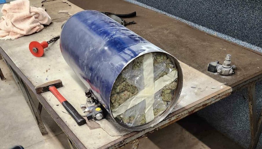 Над 70 кг марихуана в газови бутилки откриха митничарите на Малко Търново (СНИМКИ)