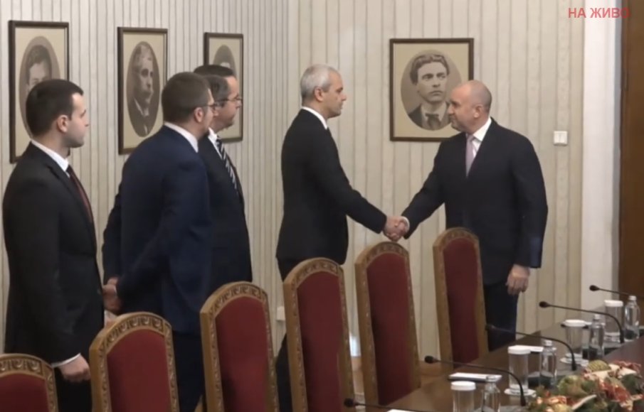 ГОРЕЩО В ПИК TV: Противниците на еврото се събраха - Костадинов се подмазва на Румен Радев, иска избори през март