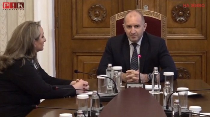 С ТЕЗИ ДУМИ Сачева измете пода на президентството с Радев