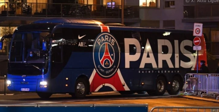 Потрошиха автобуса на ПСЖ в Билбао