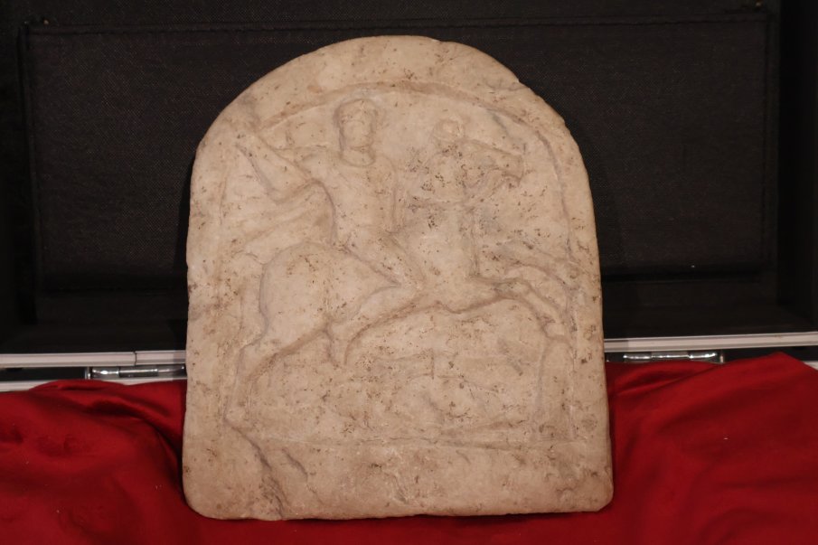 Ценен артефакт, откраднат преди близо 30 години, бе върнат в страната ни (СНИМКИ)