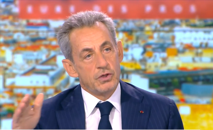 Саркози пише книга: В затвора най-нечовешкото насилие беше ежедневна реалност