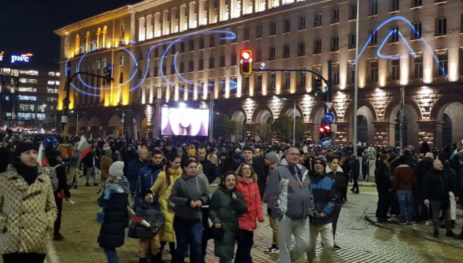 Пуснаха движението по Дондуков след протеста в Триъгълника на властта