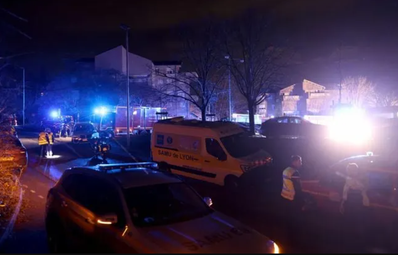 Три деца и майка им са тежко ранени след експлозия в жилищна сграда във Франция