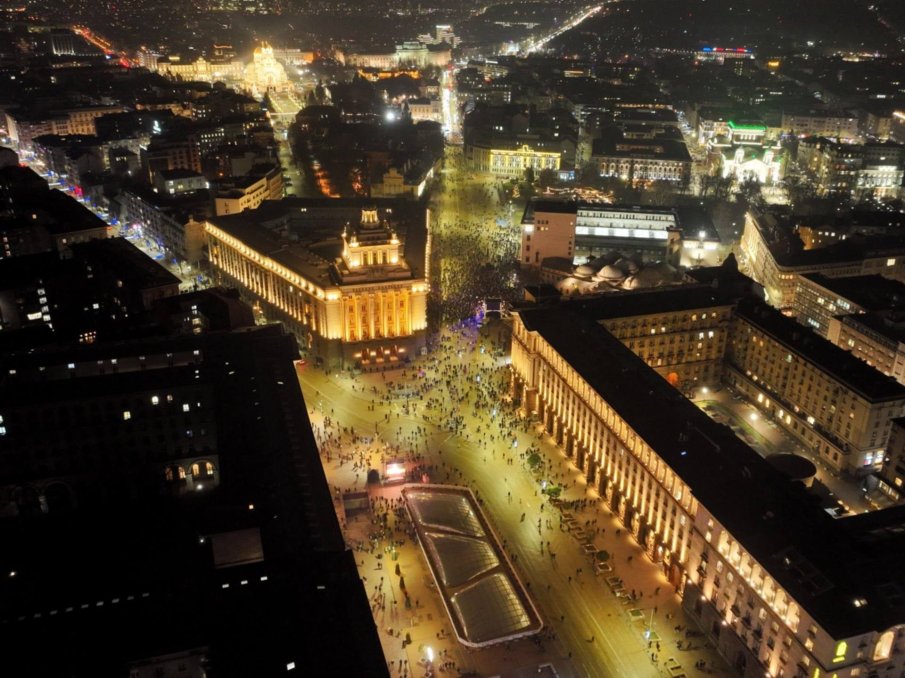 МЪКА СЛЕД ПРОТЕСТА: Лидерите на ППДБ сигурно се чувстват така, сякаш са поканили всичките си приятели на рожден ден, а са дошли само един-двама...