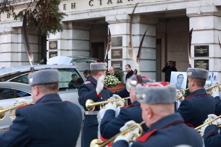 България се сбогува с легендарния шампион Боян Радев (СНИМКИ)