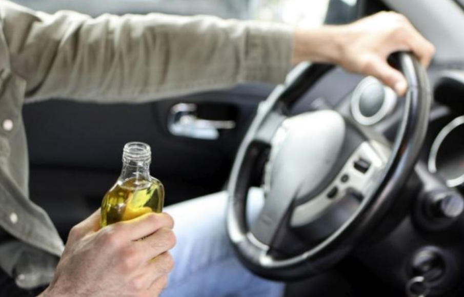 Стар познайник на полицията седна зад волана пил, в колата му откриха и марихуана