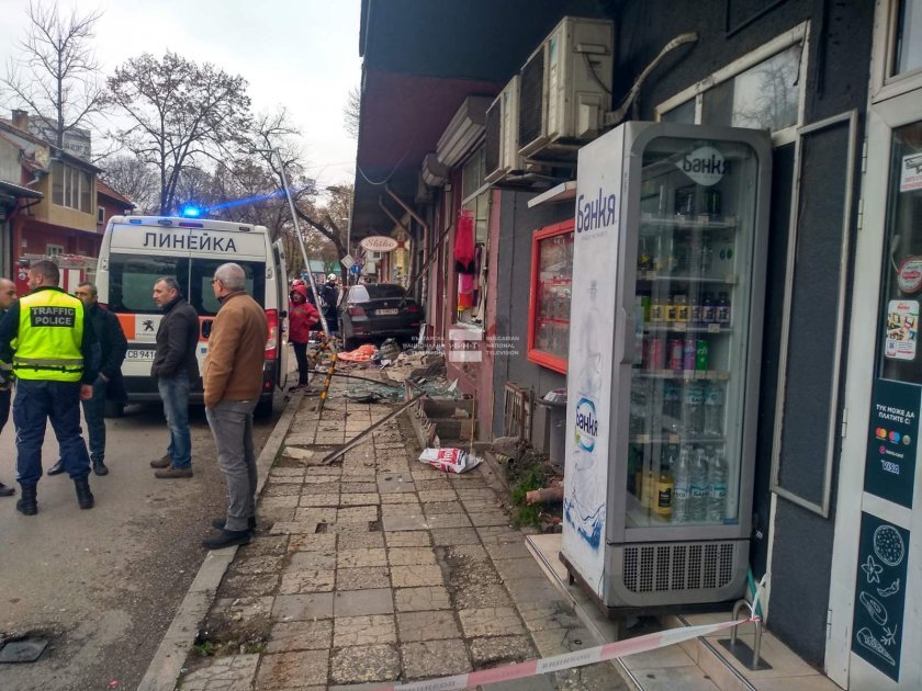 Шофьор помете хора на тротоар във Варна, две жени са загинали (СНИМКИ)