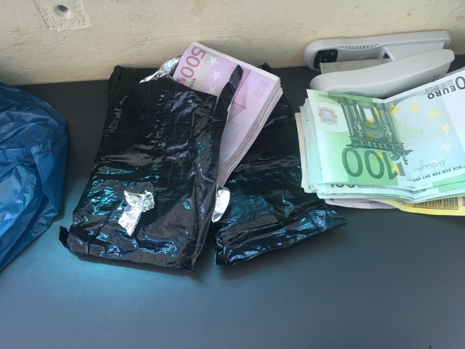 УДАР НАВРЪХ НОВА ГОДИНА: Спипаха скрита валута за над 117 000 лева на Калотина