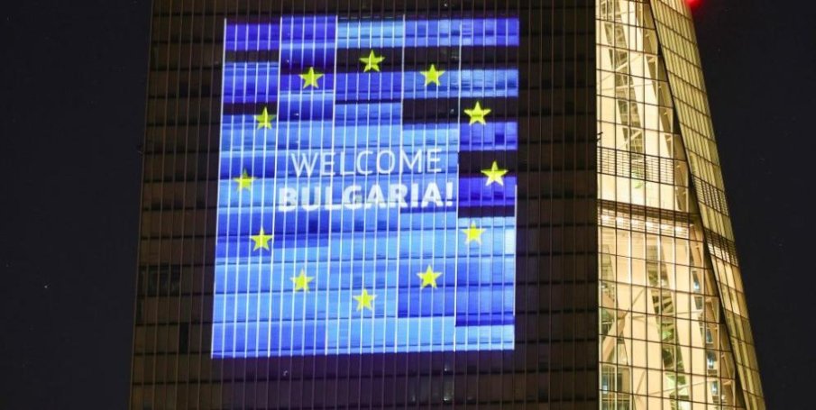 ДОБРЕ ДОШЛА, БЪЛГАРИЯ грейна върху сградата на ЕЦБ във Франкфурт