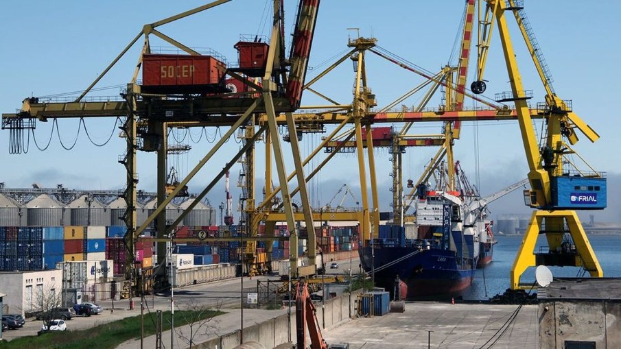 Експлозия на румънското пристанище Констанца, има загинали