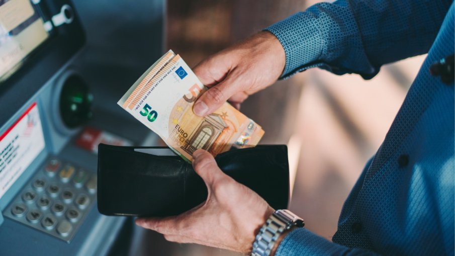 Първото евро е изтеглено 20 секунди след полунощ