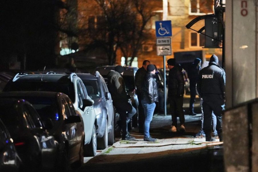 Бащата и синът, нападнали с оръжие магазин в София, остават за постоянно в ареста