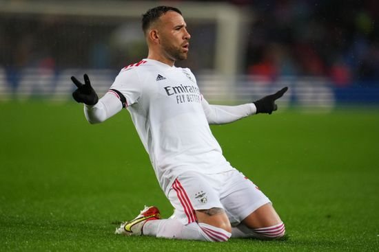 Барселона взима 37-годишен световен шампион