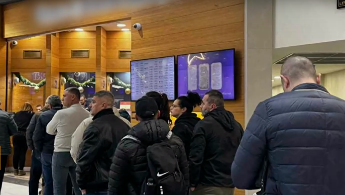 Преди приемането на еврото: Опашки пред банките в цялата страна за внасяне и превалутиране на пари