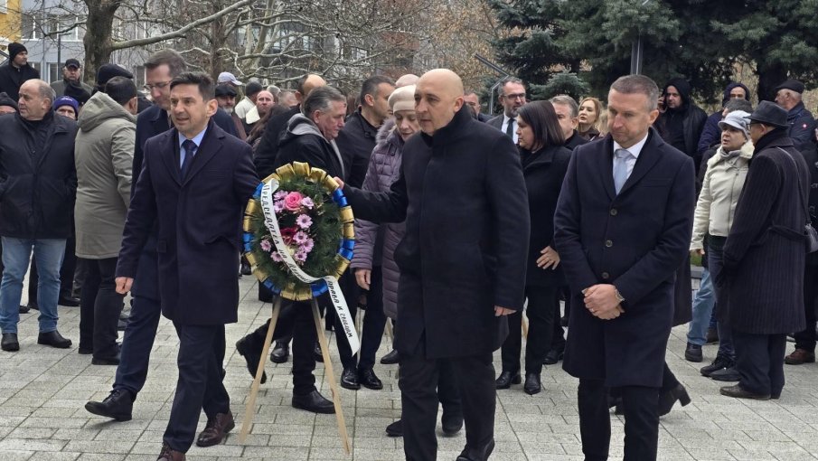 Възпоменателен митинг в Момчилград почете жертвите на Възродителния процес (СНИМКИ)