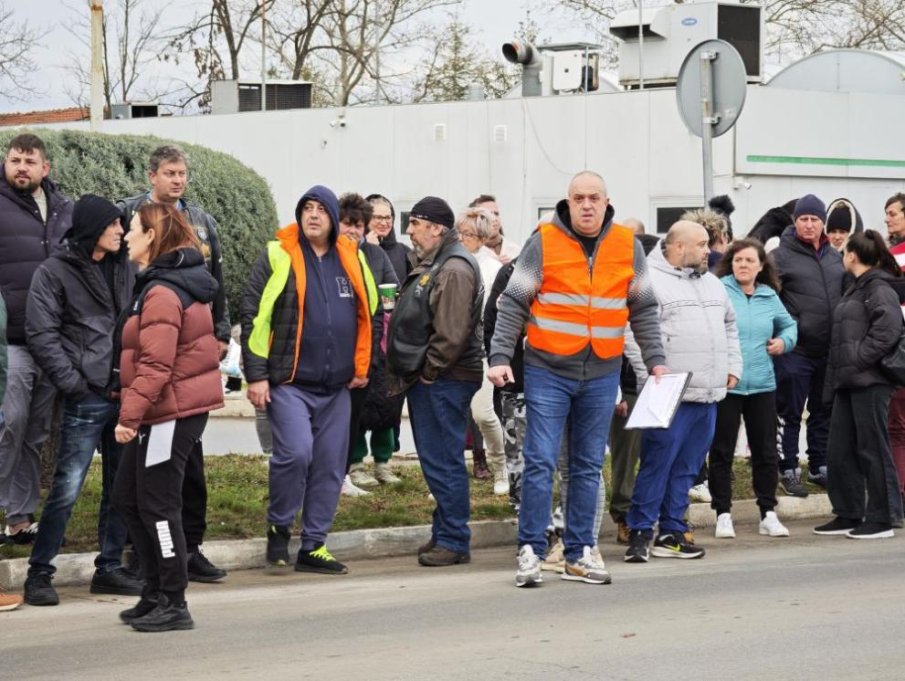 Протест за двойно убийство на пътя блокира Нова Загора
