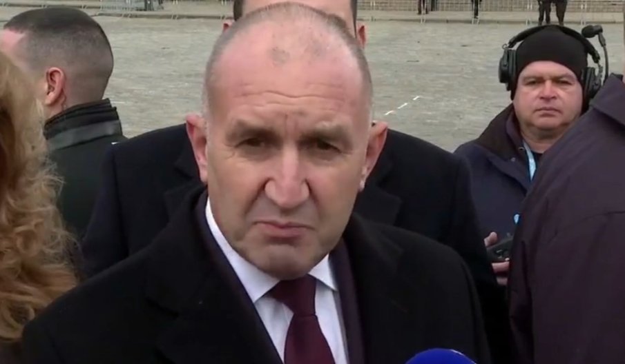 Радев се издаде за партията - пак усуква за първия мандат