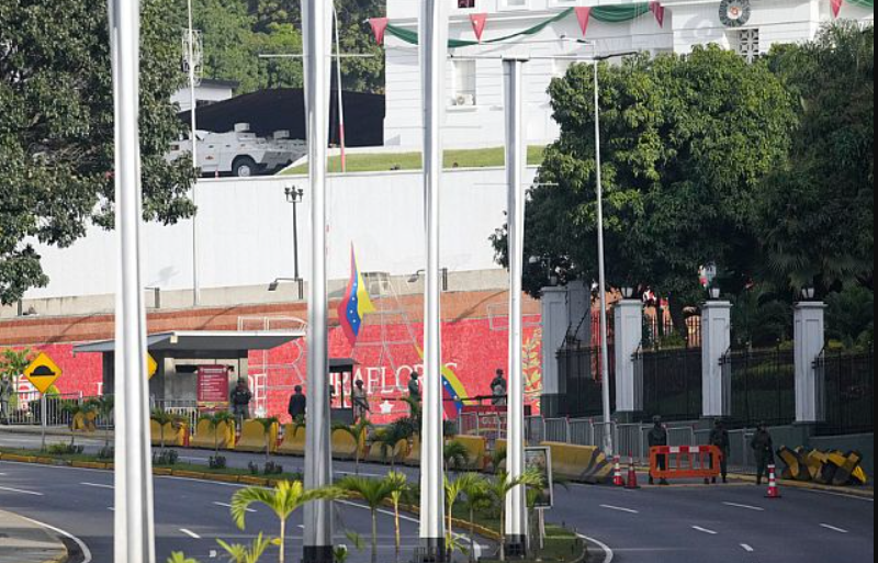 Стрелба в района на президентския дворец Мирафлорес в Каракас