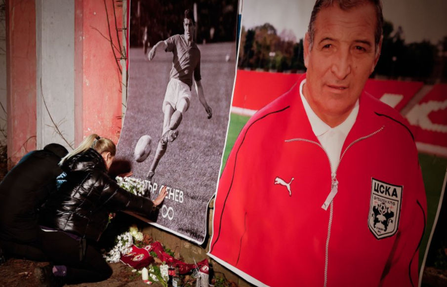 Десетки отдадоха почит на Димитър Пенев пред Армията