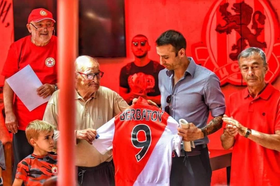 СБОГУВАНЕ: Бербатов разплака Мрежата с ТЕЗИ ДУМИ за Пената