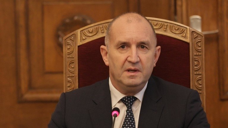 ПРЪКНА ЛИ СЕ РАДЕВАТА ПАРТИЯ? Трети март припозна президента за лидер