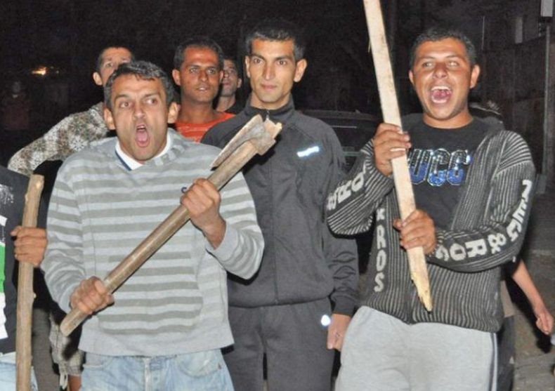 Масов бой с дървени колове в плевенско село, има пострадали и задържани