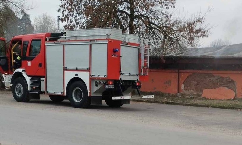 21-годишен бере душа - забил колата си в оградата на пожарната в Павел баня