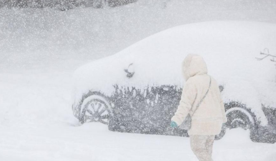 Великобритания се готви за снежна буря