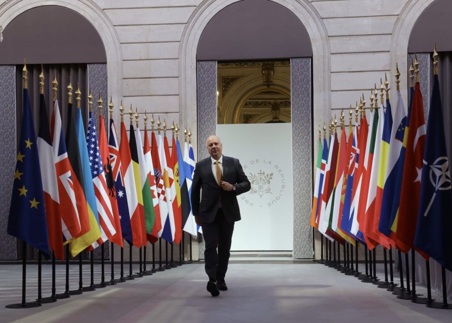 Желязков пристигна в Париж за срещата на Коалицията на желаещите (СНИМКИ)