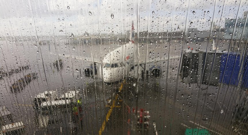 Шок на летище: Мъж се опита да пътува с мъртвата си съпруга