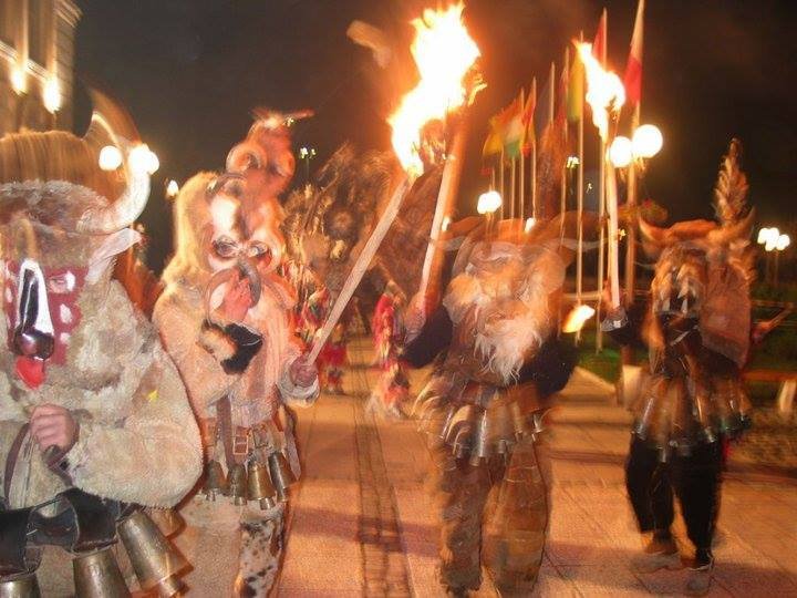 СУРВА Е! Не на 1 януари, а нощес посрещат Новата година в Пернишко