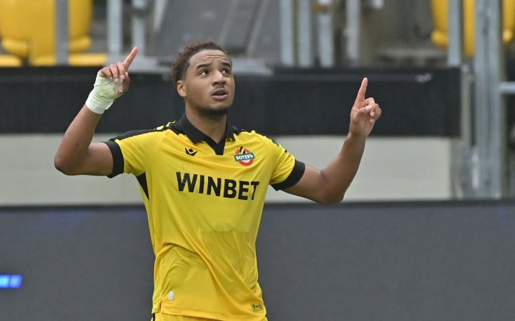 СЛЕД ГОЛЕМИЯ СКАНДАЛ: Избягал от Ботев Пловдив се обясни в любов на канарчетата“