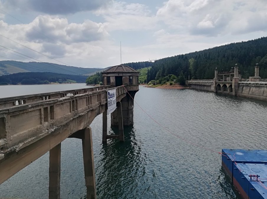 БЕЗ ПАНИКА: Започва контролираното изпускане на язовир “Студена“