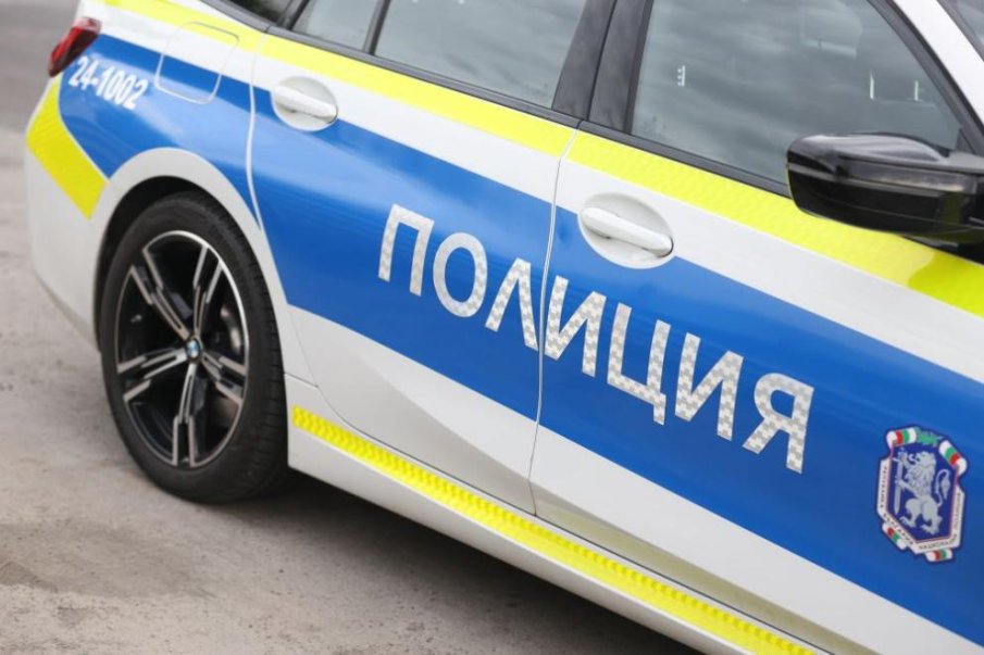 Тийнейджър и младеж пребиха и обраха мъж в заведение в Силистра