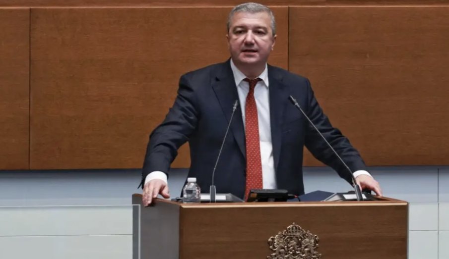 Драгомир Стойнев с МРАЧЕН СЦЕНАРИЙ: Спиралата от избори в избори отново надвисва над страната (ВИДЕО)