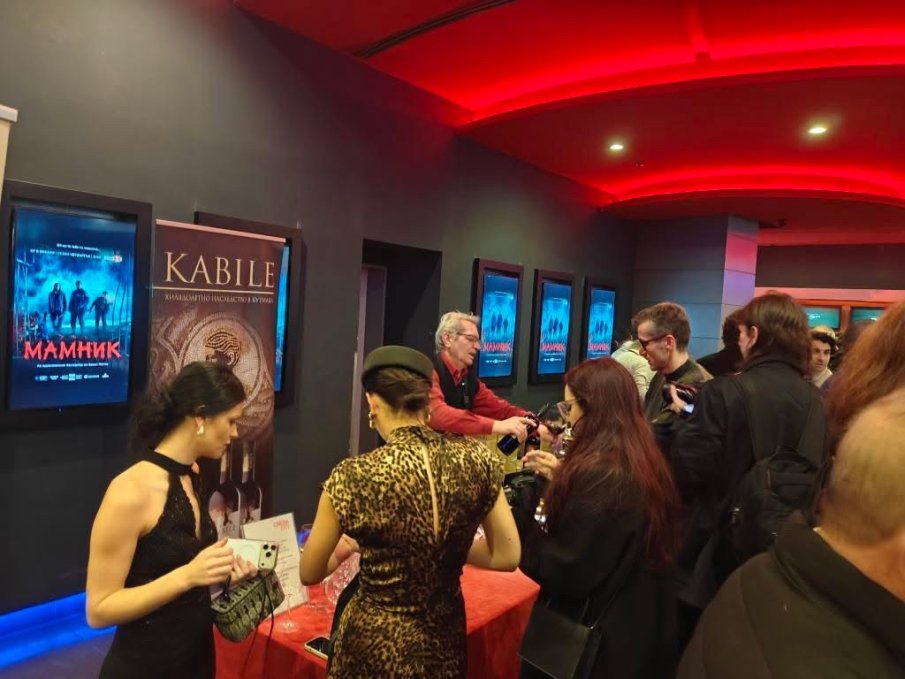 Стотици аплодисменти за премиерата на „Мамник“ (СНИМКИ)